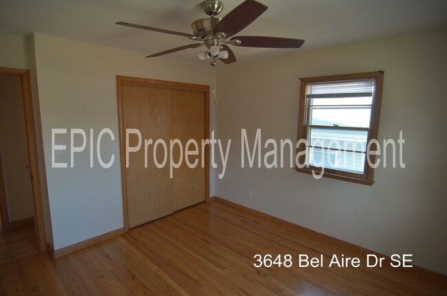 Building Photo - 3648 Bel Air Dr SE