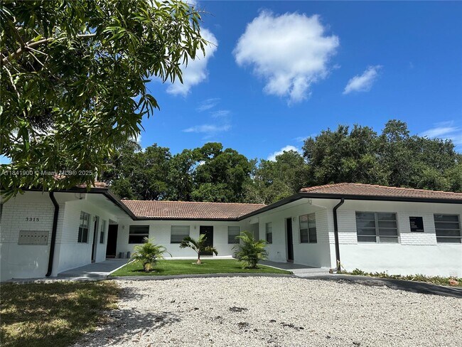 Building Photo - 3315 SW 15th Ave
