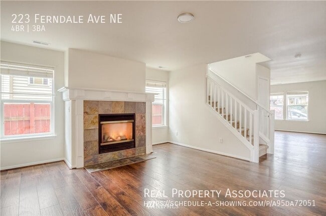 Building Photo - 223 Ferndale Ave NE