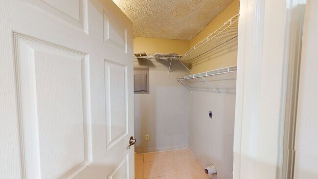 Building Photo - 5321 Stonemeadow Ave