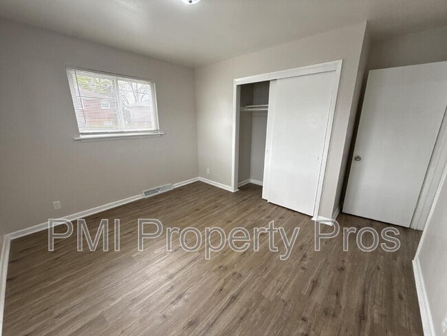 Building Photo - 7701 W Hampton Ave