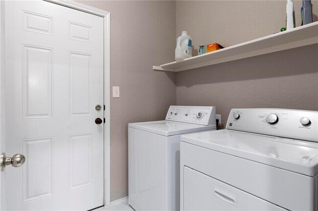 Building Photo - 2632 Century Park Blvd