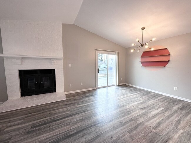 Building Photo - Eclectic & Charming Updated Ranch