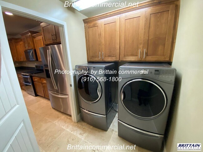 Building Photo - Stunning 3 Bedroom, 2.5 Bath Single Family Home, Gated Community, Beautiful Inside & Out!
