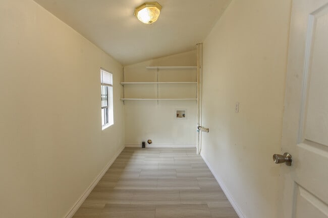 Building Photo - 1308 Mesquite St