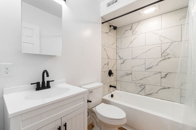 Building Photo - Luxury Rental - South Side Flats