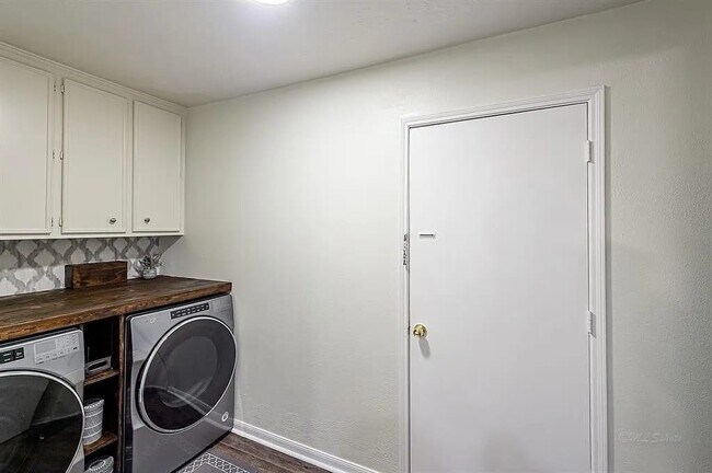 Building Photo - 14427 Briarhills Pkwy