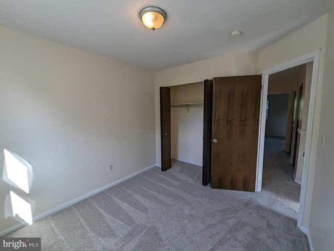 Building Photo - 830 Woodcrest Dr