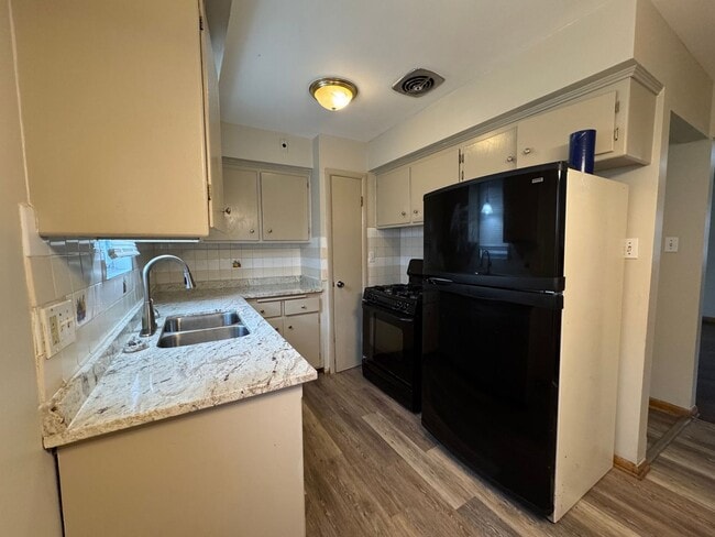 Building Photo - 3952 S 43rd St