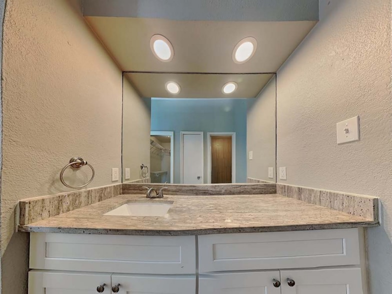 Building Photo - 201 Kalmia Dr