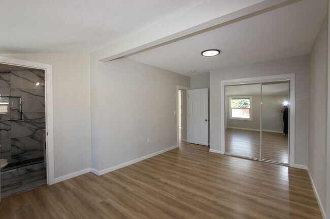 Building Photo - 251 S 36th St