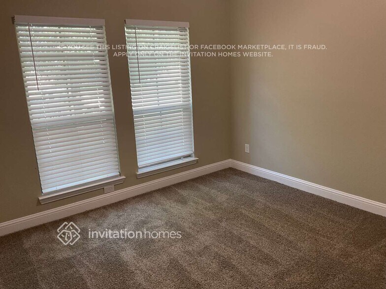 Building Photo - 5609 Paradise Dr