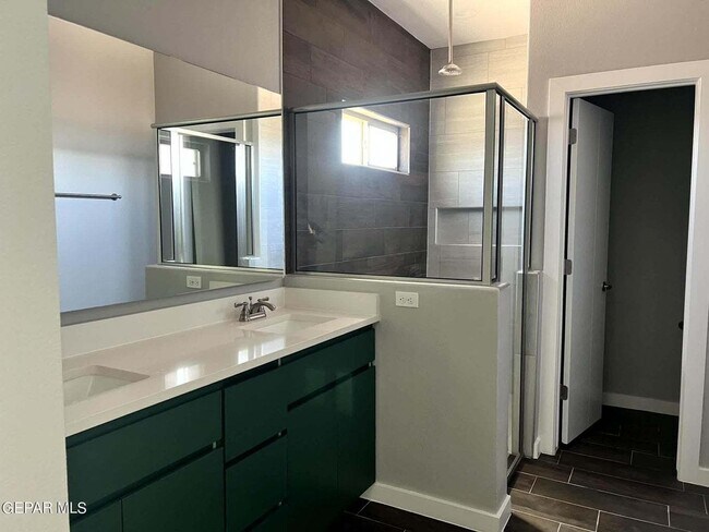 Building Photo - Open floor plan. 4 Bedrooms, 2.5 baths, 2 ...