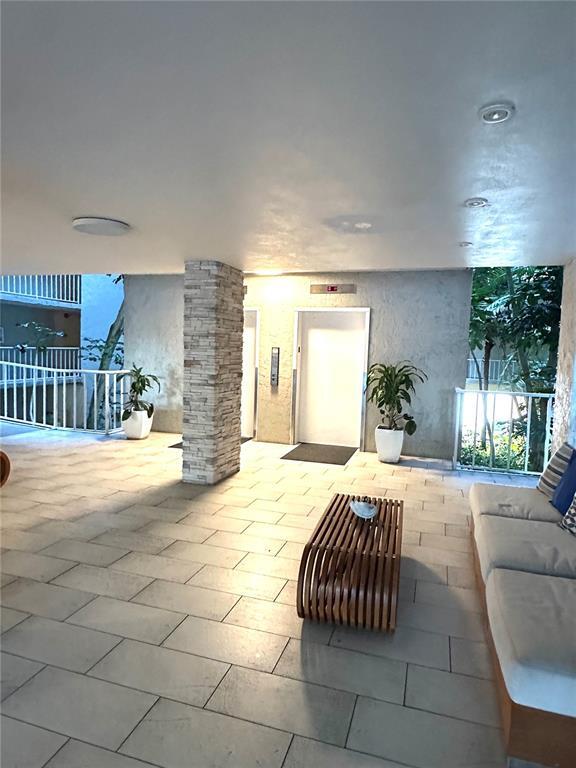 Building Photo - 500 N Osceola Ave