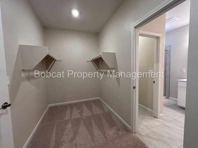 Building Photo - 852 Furlong Dr