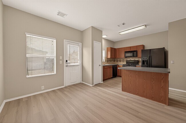 Building Photo - 16847 Mammoth Springs Dr