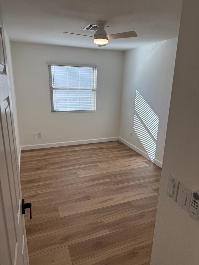 Building Photo - 3624 W Elgin St