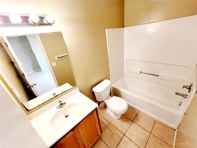 Building Photo - 11 Flamingo Ave