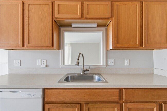 Building Photo - 1304 Riversedge Dr