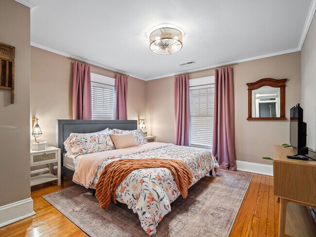 Building Photo - 2ND East Dr