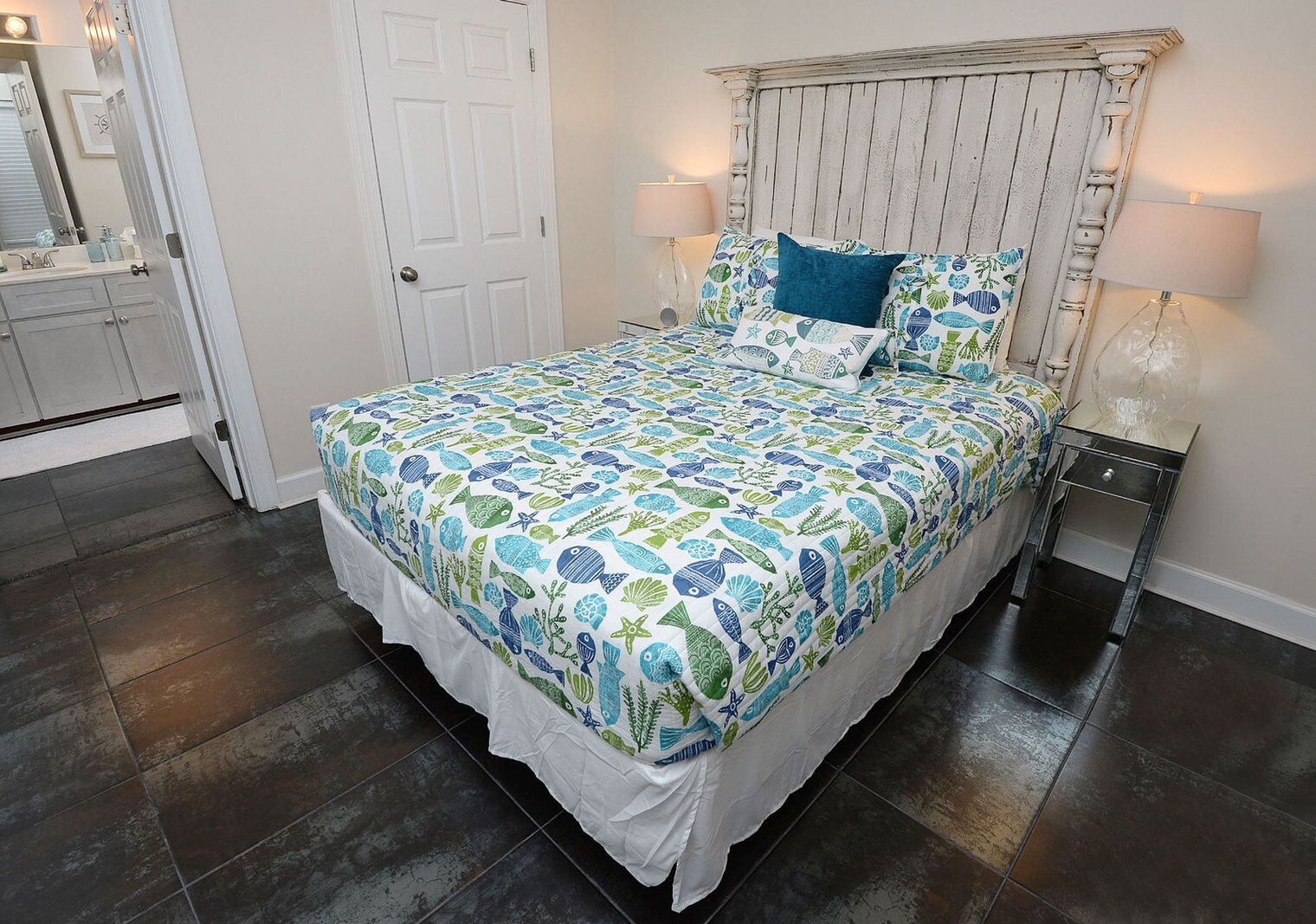 Building Photo - 17545 Front Beach Rd