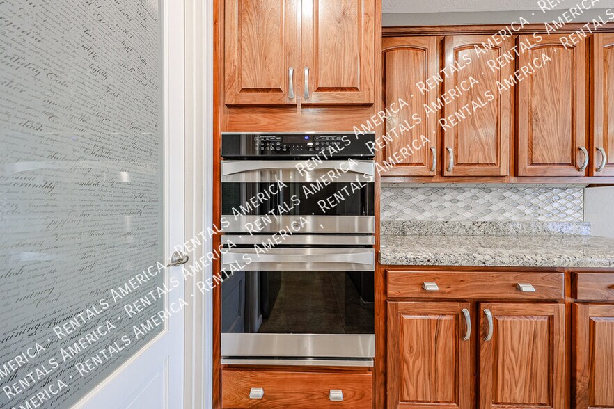 Building Photo - 20658 E Raven Dr