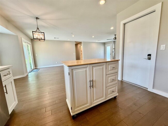 Building Photo - 5229 Basswood Ln