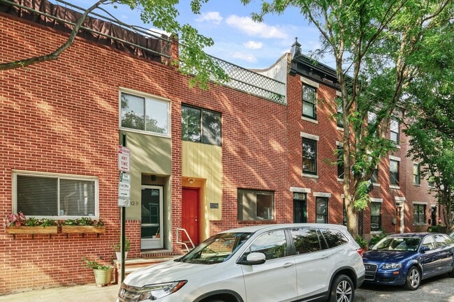 Building Photo - Beautiful Bella Vista Three Bedroom Townhome with Parking