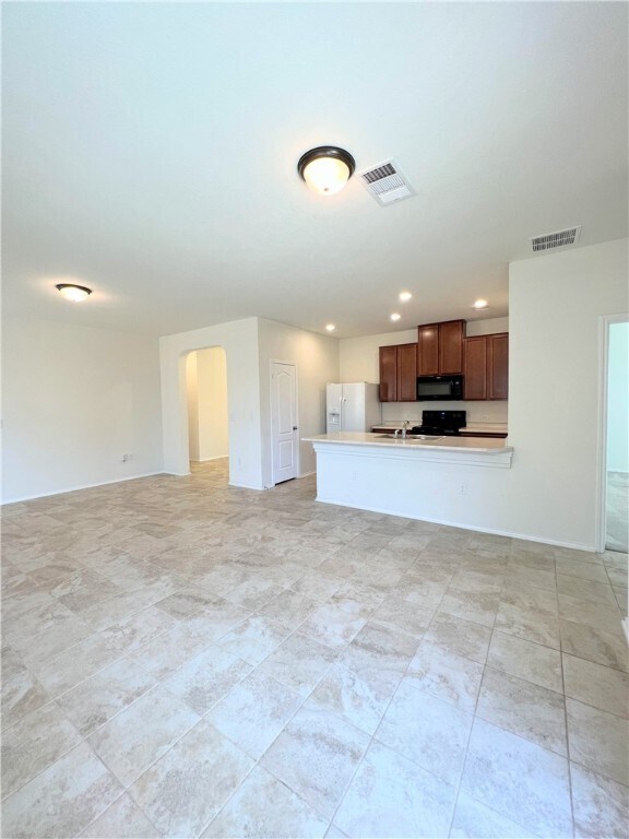 Building Photo - 901 Solitude Dr