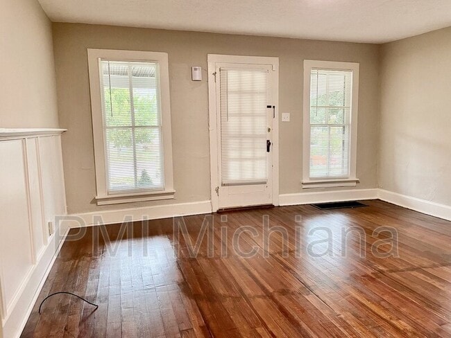 Building Photo - 514 W Madison St