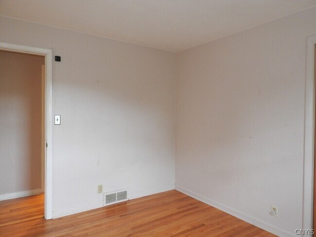 Building Photo - 504 Hillsboro Pkwy