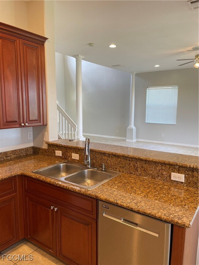 Building Photo - 2533 Deerfield Lake Ct