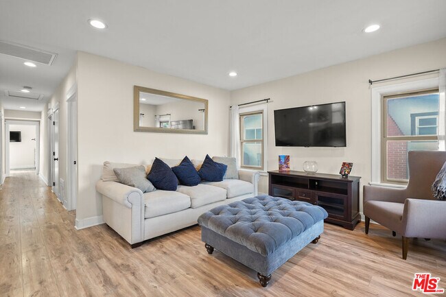 Building Photo - 1828 W 84th St