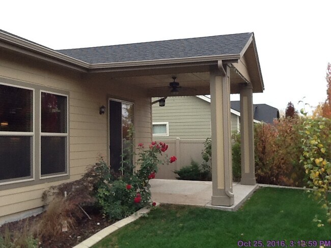 Building Photo - Beautiful home located it Madelyn estates in Meridian