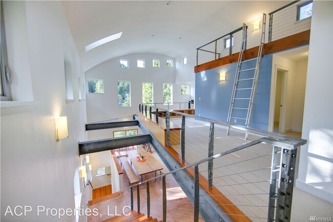 Building Photo - 4 br, 2 bath House - 931 W Lake Samish Dr.