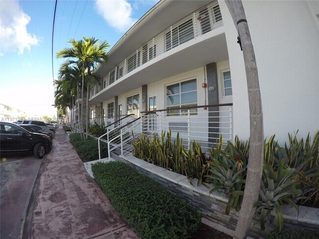 Building Photo - 540 74th St