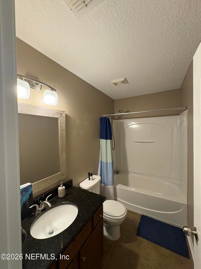 Building Photo - 496 Walnut Dr