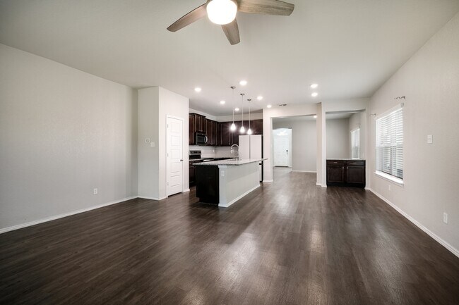 Building Photo - 15310 Comanche Grv