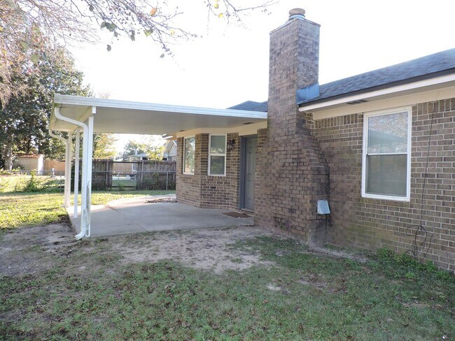 Building Photo - Lots of updates!