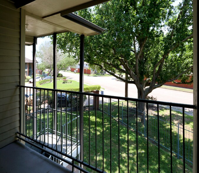 Building Photo - 8800 Westplace Dr