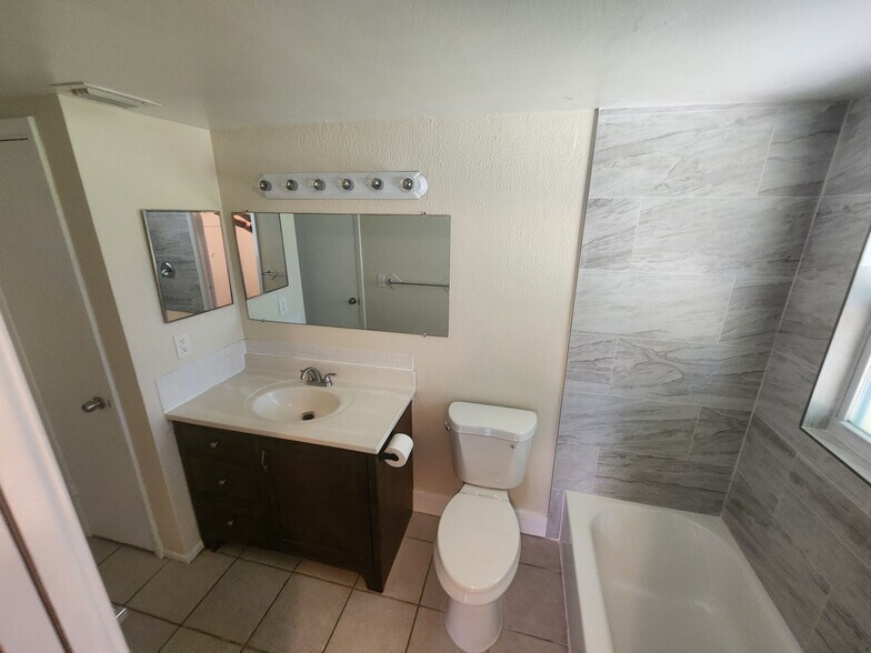 Master Bathroom - 7615 Tyson Dr
