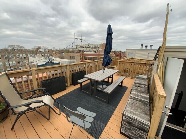 Building Photo - 1701 N Damen Ave