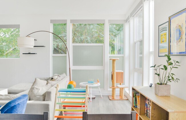 Building Photo - Modern 3 bed/ 2.5 bath townhome in Ballard!