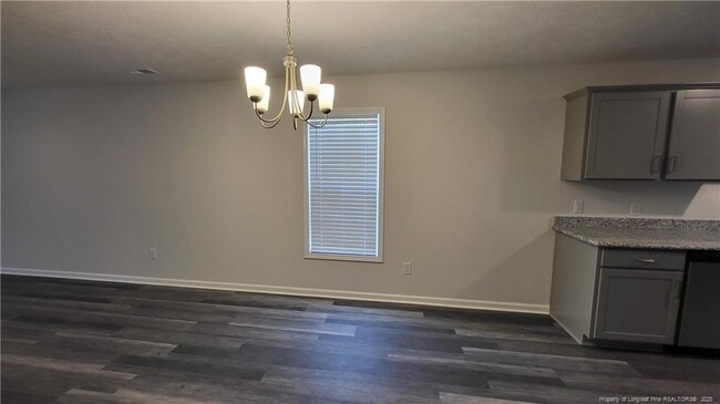 Building Photo - 1105 Woodridge Dr