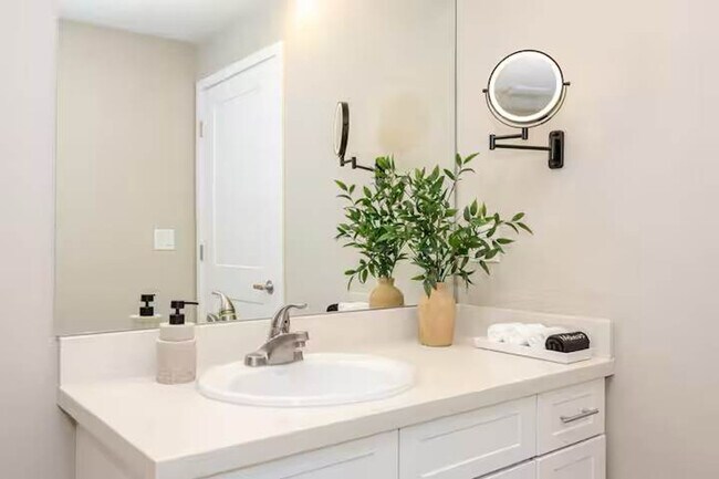 Building Photo - 375 Harbour Cove Dr