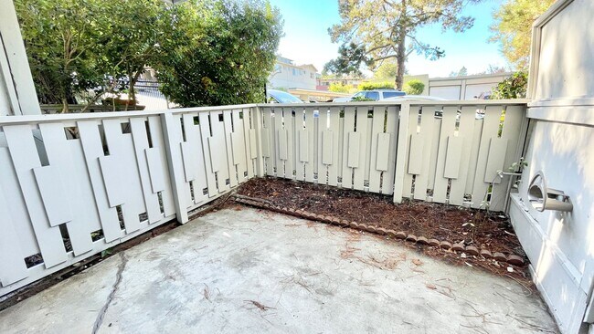 Building Photo - Alameda Apartments