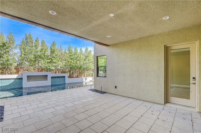 Building Photo - 64 Grey Feather Dr
