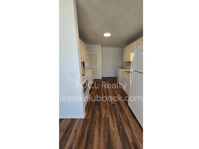 Building Photo - Bright and Open 4 Bedroom Home