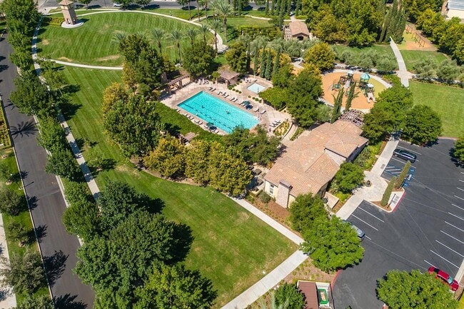 Primary Photo - 3851 Loyola Ln