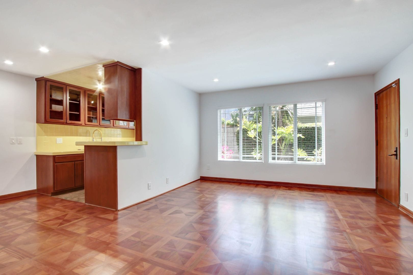 Building Photo - 807 5th St